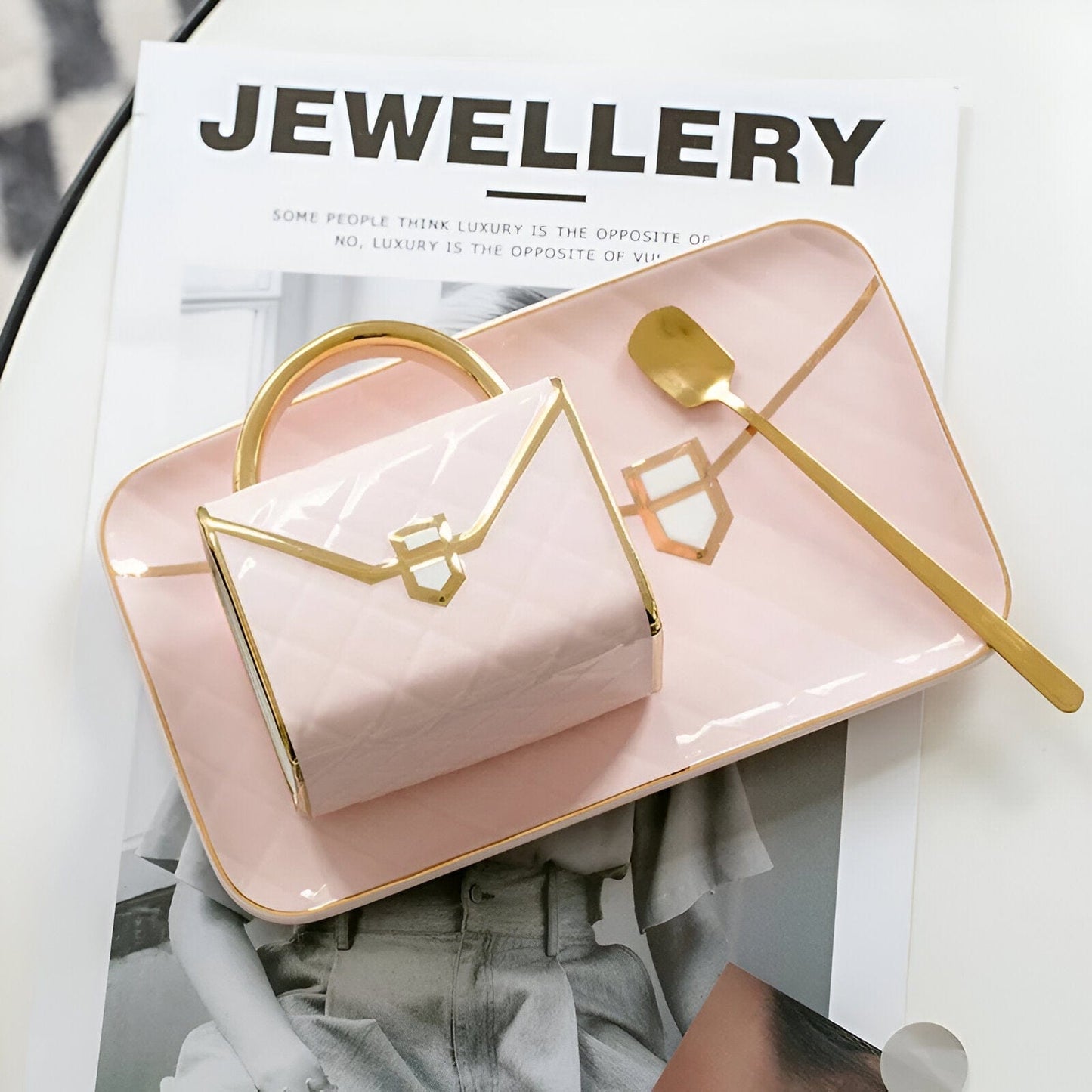 Ensemble Chic de Tasses Sac à Main