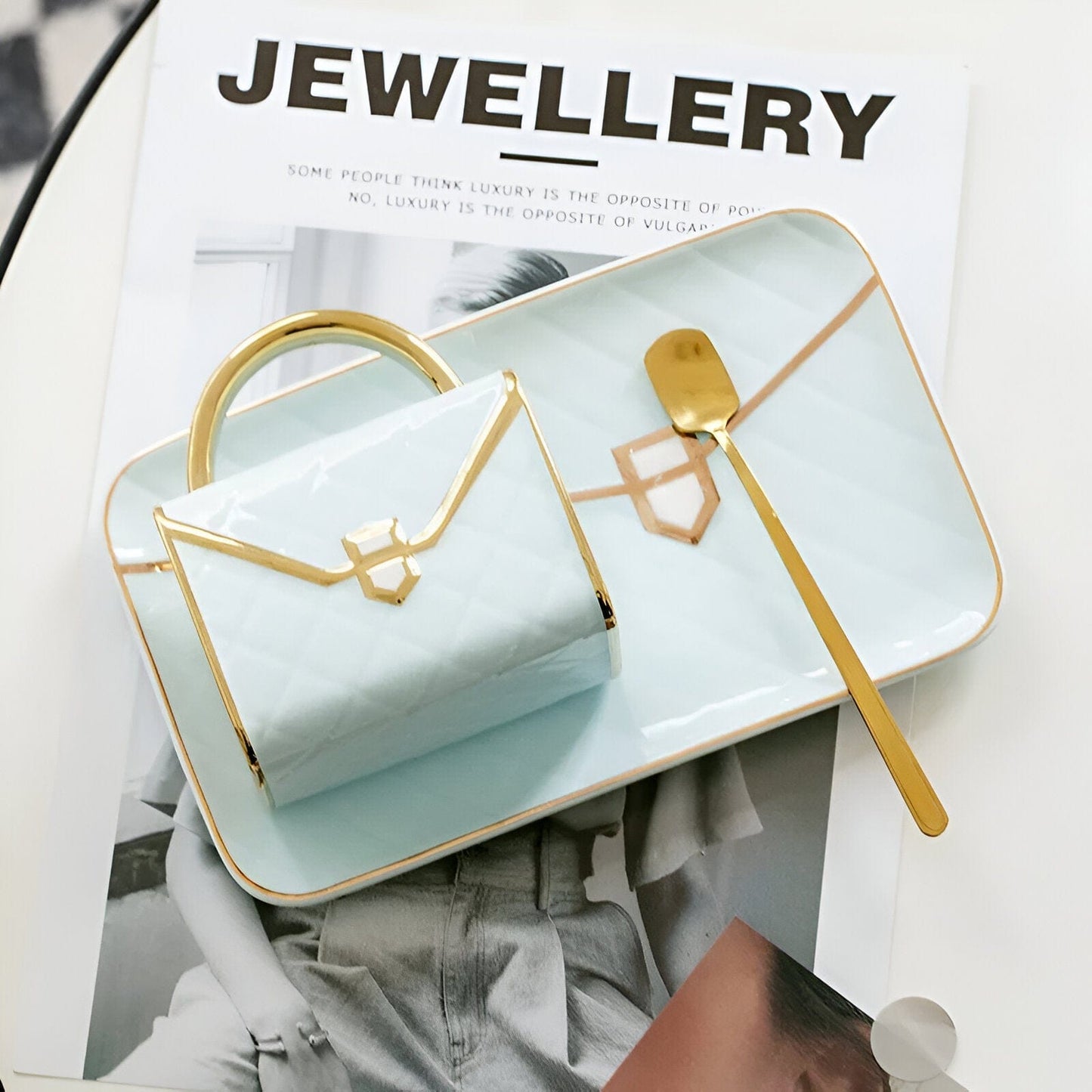 Ensemble Chic de Tasses Sac à Main