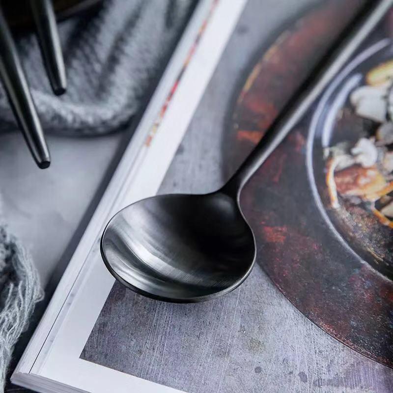 Ensemble de Couverts en Onyx Noir Mat (24 pièces) - LustreNoir