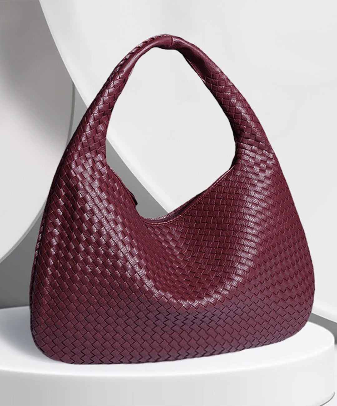 Sac Hobo Carmesí - Élégance Texturée et Volume Généreux