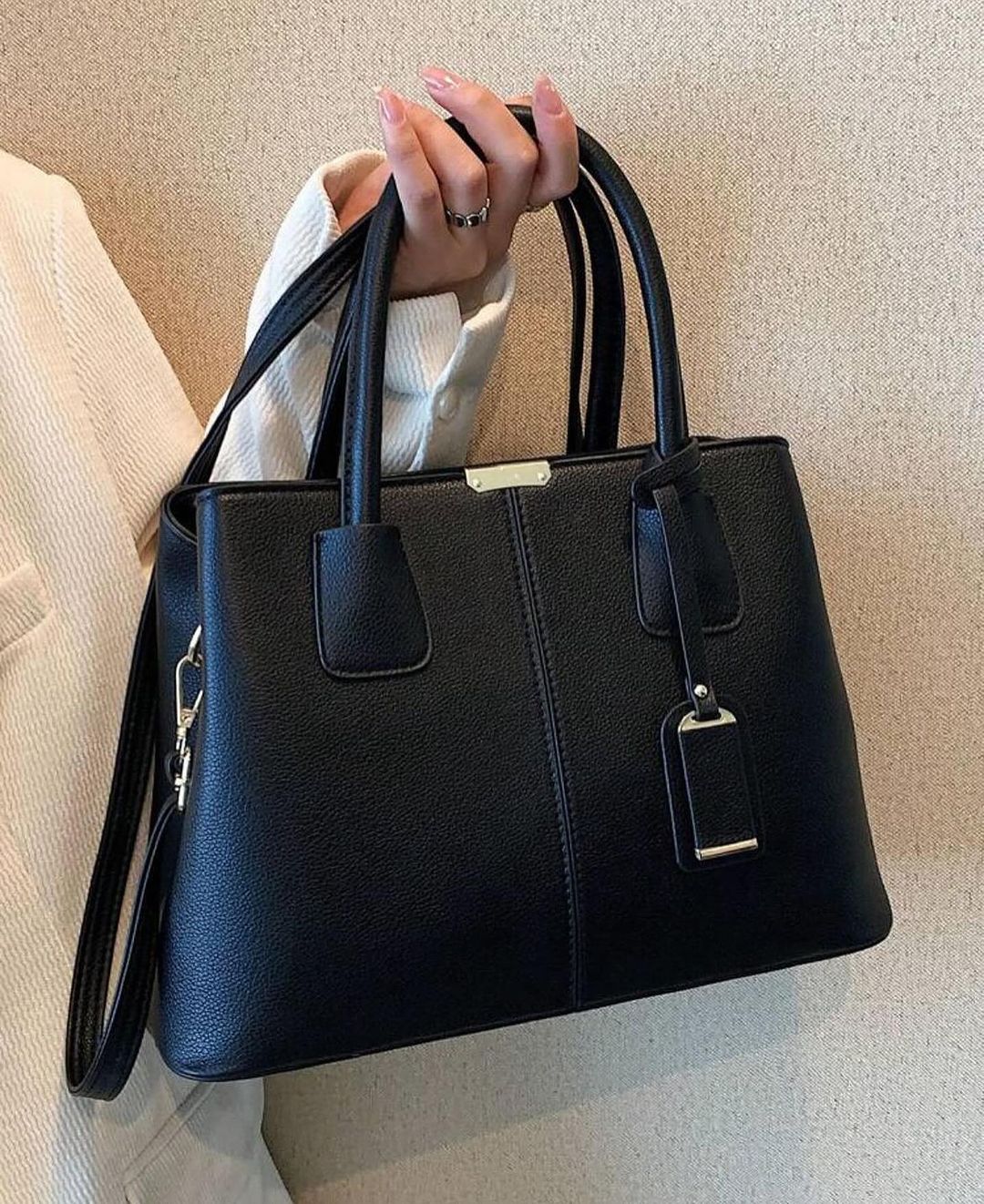 Sac Signature Élégance - Cuir PU Texturé et Détails Chaîne
