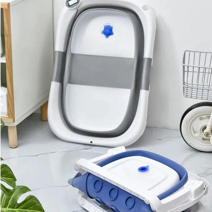 Baignoire pliable pour bébé avec coussin antidérapant et thermomètre intégré.